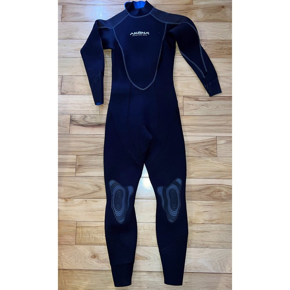 Akona Adventure Gear Women’s long sleeve back zip wet suit size 7/8